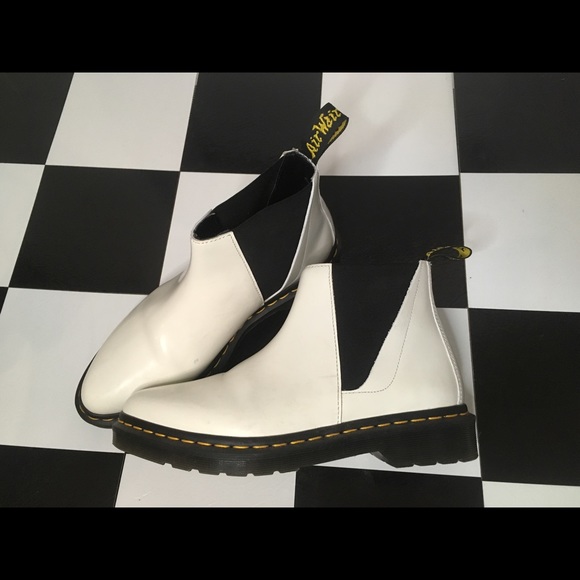 Dr Martens white leather Chelsea boots. Size 9 W. Lightly used. - Picture 11 of 14